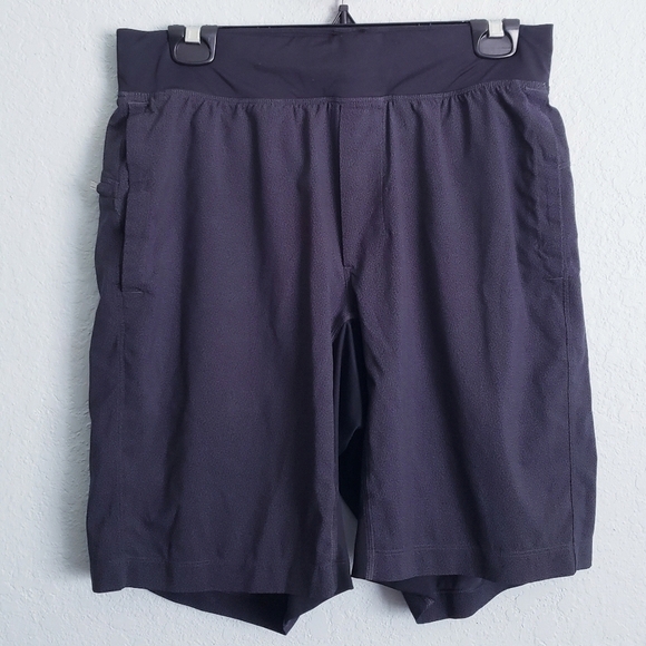 Lululemon Charcoal Gray Black Squiggle Line Shorts - Picture 1 of 8